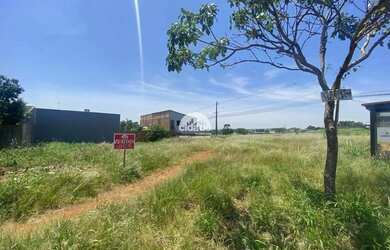 Imagem: O terreno possui 400m² de Área, Imóvel mobiliado e está