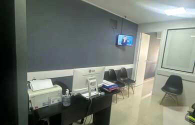 Imagem 3: Sala Comercial com 2 banheiros, 1 copa e 1 recepção em área nobre -...