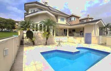 Imagem: A casa em condomínio possui 4 Dormitórios, 5 Banheiros, 5