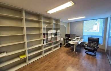 Imagem: O depósito possui 2 Vagas na garagem, 126m² de Área e está