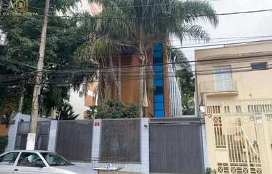 Imagem: O depósito possui 5 Vagas na garagem, 901m² de Área e está