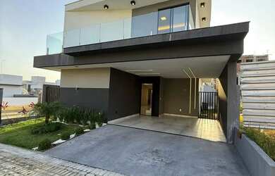 Imagem: A casa em condomínio possui 4 Dormitórios, 5 Banheiros, 2