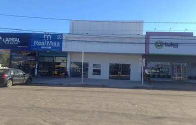 Imagem: O depósito possui 5 Vagas na garagem e 200m² de Área e está