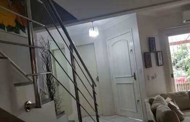 Imagem: A casa possui 3 Dormitórios, 3 Banheiros, 2 Vagas na garagem