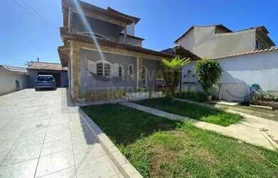 Imagem: A casa possui 3 Dormitórios, 1 Banheiro, 3 Vagas na garagem