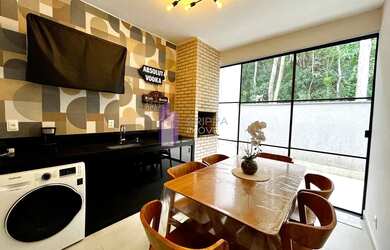 Imagem: A casa em condomínio possui 3 Dormitórios, 1 Banheiro, 2 Vagas