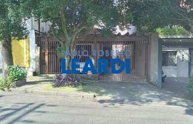 Imagem: A casa possui 2 Dormitórios, 1 Banheiro, 3 Vagas na garagem