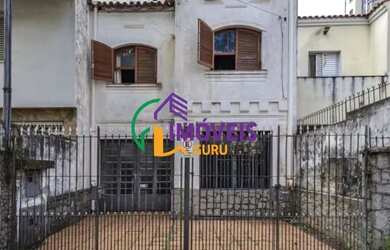 Imagem: A casa possui 4 Dormitórios, 3 Banheiros, 3 Vagas na garagem