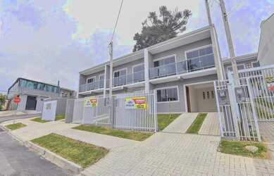 Imagem: A casa possui 2 Dormitórios, 3 Banheiros, 2 Vagas na garagem