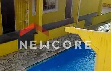 Imagem: A casa possui 3 Dormitórios, 3 Banheiros, 4 Vagas na garagem