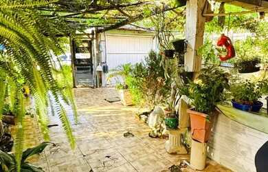 Imagem: A casa possui 2 Dormitórios, 2 Banheiros e 1 Vaga na garagem