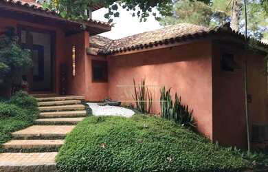 Imagem: A casa em condomínio possui 4 Dormitórios, 5 Banheiros, 4