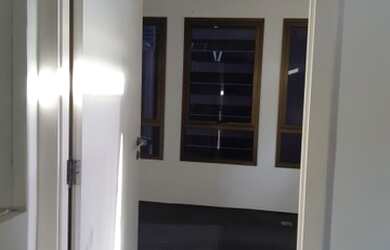 Imagem: O depósito possui 3 Vagas na garagem, 48m² de Área e está