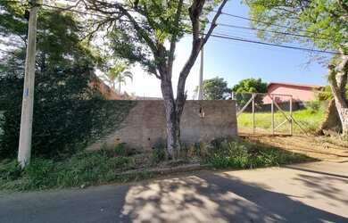 Imagem: O terreno possui 360m² de Área e está localizado em Porto