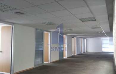 Imagem: O depósito possui 5 Vagas na garagem, 718m² de Área e está