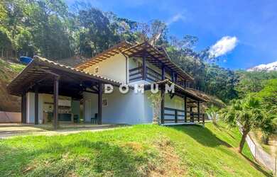 Imagem: A casa possui 4 Dormitórios, 4 Banheiros e 190m² de Área