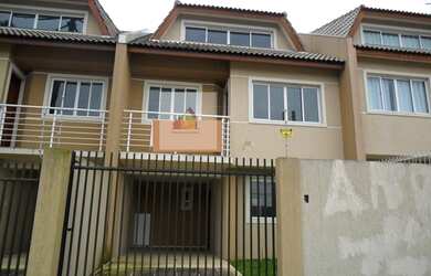 Imagem: A casa possui 3 Dormitórios, 4 Banheiros, 2 Vagas na garagem