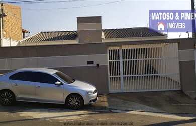 Imagem: A casa possui 3 Dormitórios, 3 Banheiros, 3 Vagas na garagem