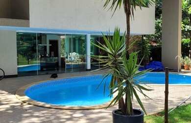 Imagem: A casa em condomínio possui 5 Dormitórios, 5 Banheiros, 4