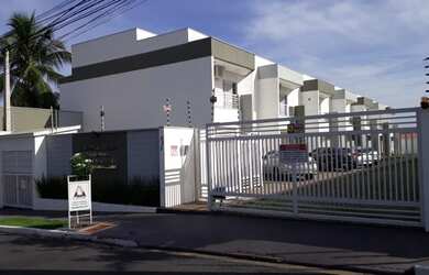 Imagem: A casa em condomínio possui 3 Dormitórios, 3 Banheiros, 2