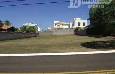 Imagem: O terreno possui 800m² de Área e está localizado em Vila