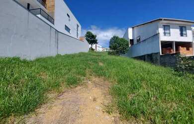 Imagem: O terreno possui 545m² de Área e está localizado em Grama