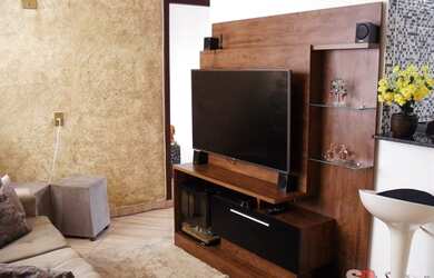 Imagem: O apartamento possui 2 Dormitórios, 1 Banheiro, 1 Vaga na garagem