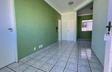 Imagem: O apartamento possui 2 Dormitórios, 1 Banheiro, 1 Vaga na garagem