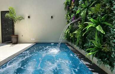 Imagem: A casa possui 3 Dormitórios, 2 Banheiros, 1 Vaga na garagem