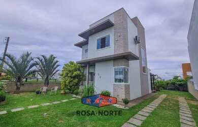 Imagem: A casa possui 3 Dormitórios, 3 Banheiros, 2 Vagas na garagem