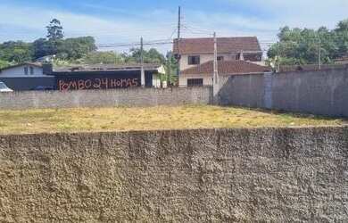 Imagem: O terreno possui 600m² de Área e está localizado em Iririú