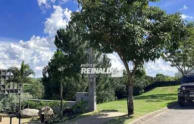 Imagem: A casa possui 4 Dormitórios, 4 Banheiros, 4 Vagas na garagem