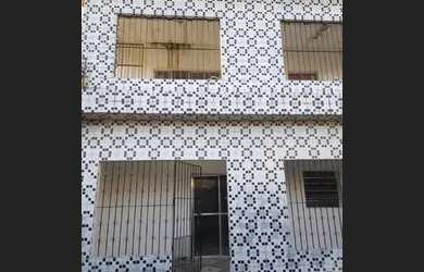 Imagem: A casa possui 3 Dormitórios, 1 Banheiro, 3 Vagas na garagem