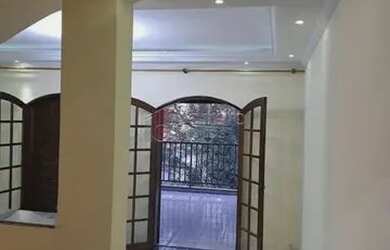 Imagem: A casa possui 2 Dormitórios, 2 Banheiros, 2 Vagas na garagem