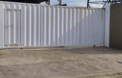 Imagem: O depósito possui 5 Vagas na garagem, 1.726m² de Área e