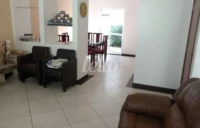 Imagem: A casa possui 3 Dormitórios, 2 Banheiros, 3 Vagas na garagem