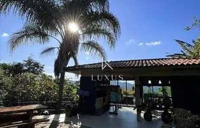 Imagem: A casa possui 4 Dormitórios, 3 Banheiros, 3 Vagas na garagem