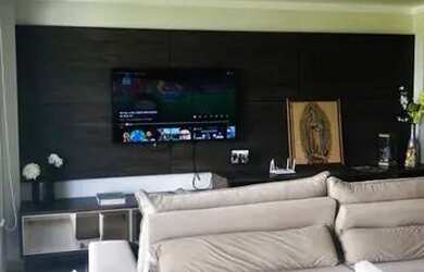 Imagem: A casa possui 3 Dormitórios, 2 Banheiros, 2 Vagas na garagem