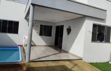 Imagem: A casa possui 2 Dormitórios, 2 Banheiros, 1 Vaga na garagem