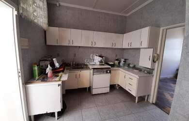 Imagem 8: Casa no bairro Petrópolis. Terreno de 11 metros de frente por 47 metros...