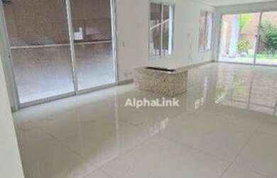 Imagem: A casa em condomínio possui 4 Dormitórios, 5 Banheiros, 4