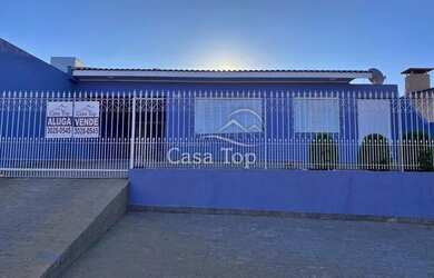 Imagem: A casa possui 3 Dormitórios, 2 Banheiros, 2 Vagas na garagem