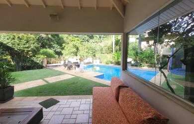 Imagem: A casa em condomínio possui 5 Dormitórios, 5 Banheiros, 5