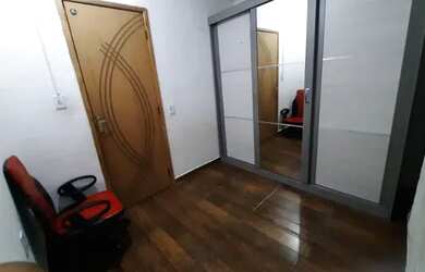 Imagem: A casa possui 2 Dormitórios, 2 Banheiros, 1 Vaga na garagem