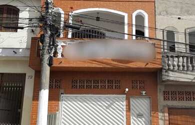 Imagem: A casa possui 3 Dormitórios, 2 Banheiros, 2 Vagas na garagem