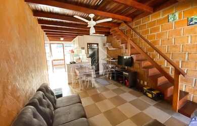 Imagem: A casa possui 2 Dormitórios, 1 Banheiro, 1 Vaga na garagem