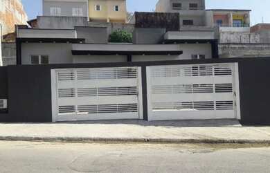 Imagem: A casa possui 3 Dormitórios, 2 Banheiros, 2 Vagas na garagem