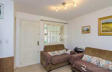 Imagem: A casa possui 2 Dormitórios, 3 Banheiros, 2 Vagas na garagem