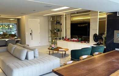 Imagem: O apartamento possui 4 Dormitórios, 4 Banheiros, 3 Vagas na