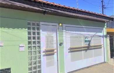 Imagem: A casa possui 3 Dormitórios, 3 Banheiros, 2 Vagas na garagem